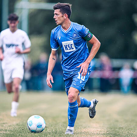 Marvin Wanitzek im Dribbling