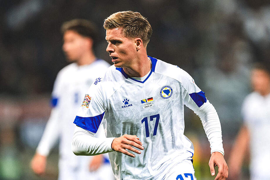 Dzenis Burnic im Trikot von Bosnien-Herzegowina.