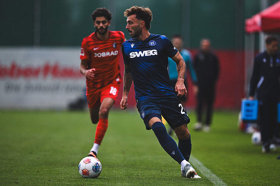 Fabian Schleusener am Ball. 