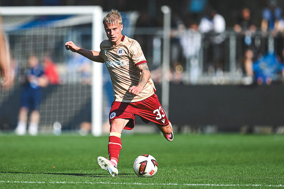 Viktor Bergh am Ball