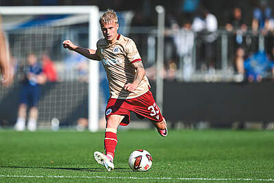 Viktor Bergh am Ball
