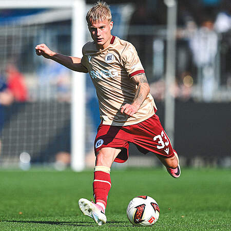 Viktor Bergh am Ball