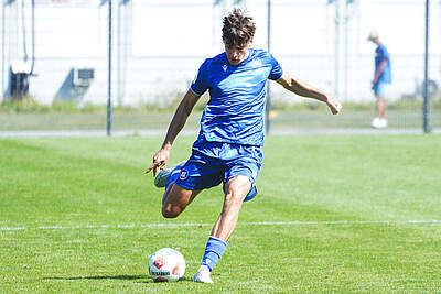 U17 Spieler im Spiel.