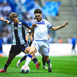 Zweikampf zwischen zwei Spielern. 