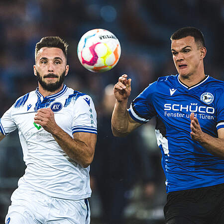 Schleusener im Zweikampf mit einem Bielefelder