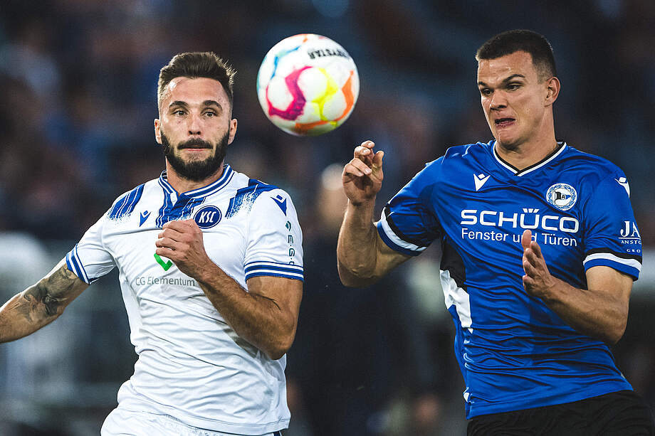 Schleusener im Zweikampf mit einem Bielefelder