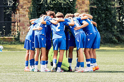 U14 mit Mannschaftskreis vor dem Testspiel