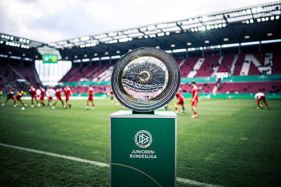 Die Meisterschale der U19