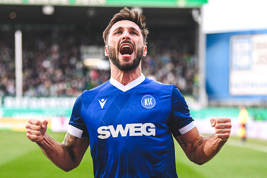 Fabian Schleusener beim jubeln. 