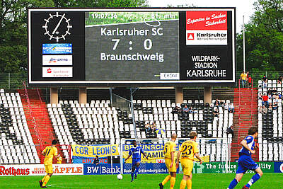 Anzeigetafel: Karlsruher SC - Braunschweig