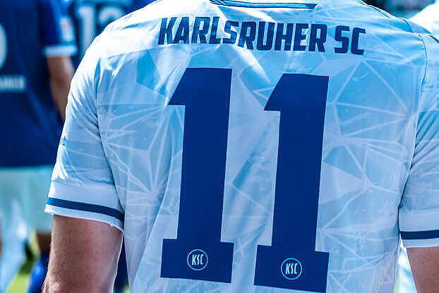 KSC-Trikot mit der Nummer 11.