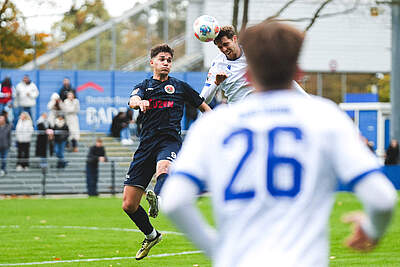 Marlon Dinger im Kopfballduell
