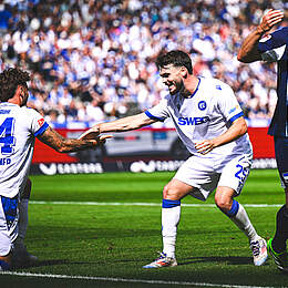 Fabian Schleusener und Lilian Egloff beim jubeln.