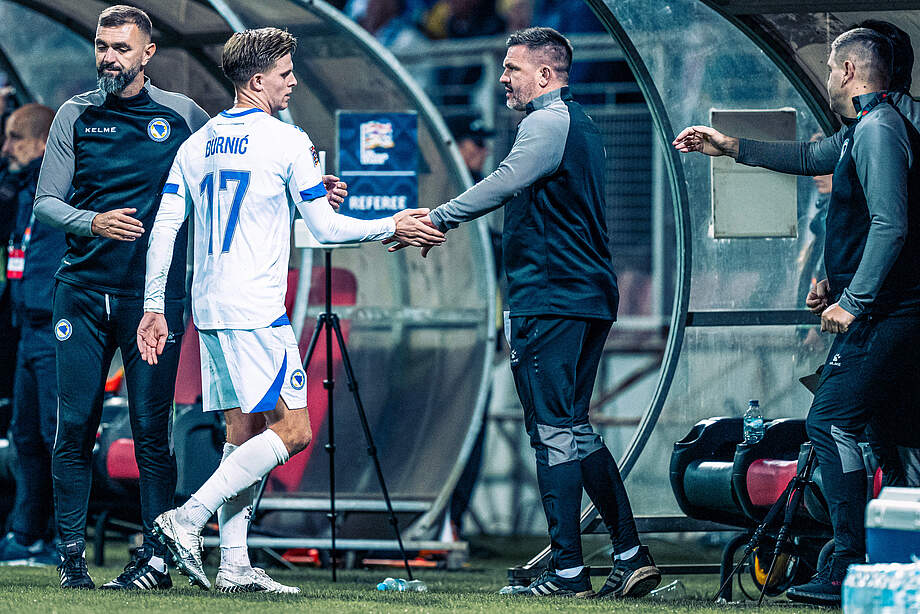 Burnic und Bajramovic klatschen ab