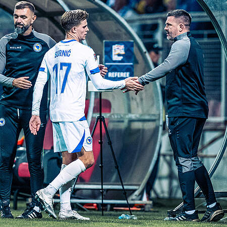 Burnic und Bajramovic klatschen ab