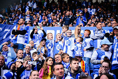 Eine Gruppe aus Kindern und Erwachsenen im BBBank Wildpark