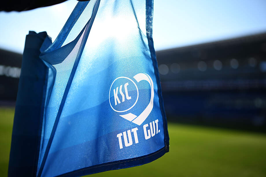 KSC TUT GUT.-Flagge im BBBank Wildpark