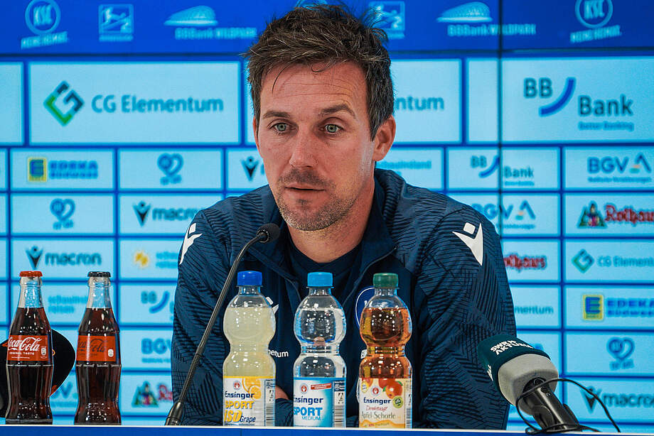 Christian Eichner bei der Pressekonferenz vor dem Heimspiel gegen Nürnberg.