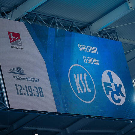 Leinwand zum Heimspiel gegen den FCK