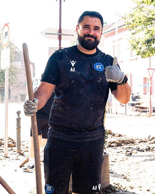 Aron Jäckle half überall mit (hier in Gondelsheim nach schweren Unwettern)