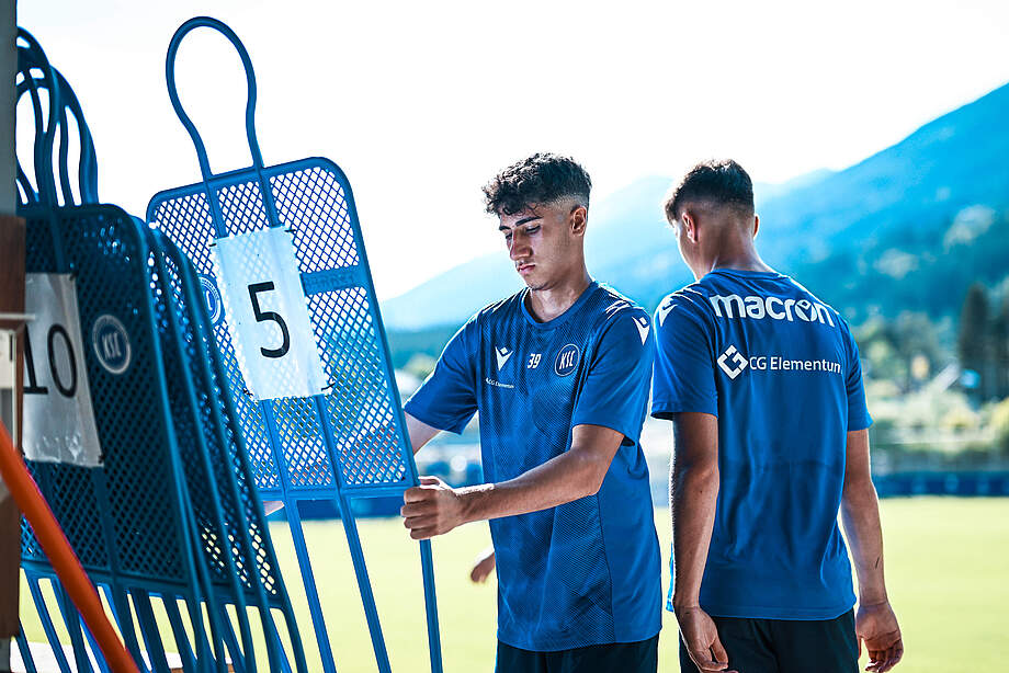 Kreuzbandriss bei EfeKaan Sihlaroglu KSC MEINE HEIMAT.