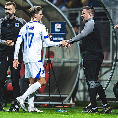 Burnic und Bajramovic klatschen ab