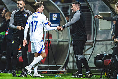 Burnic und Bajramovic klatschen ab