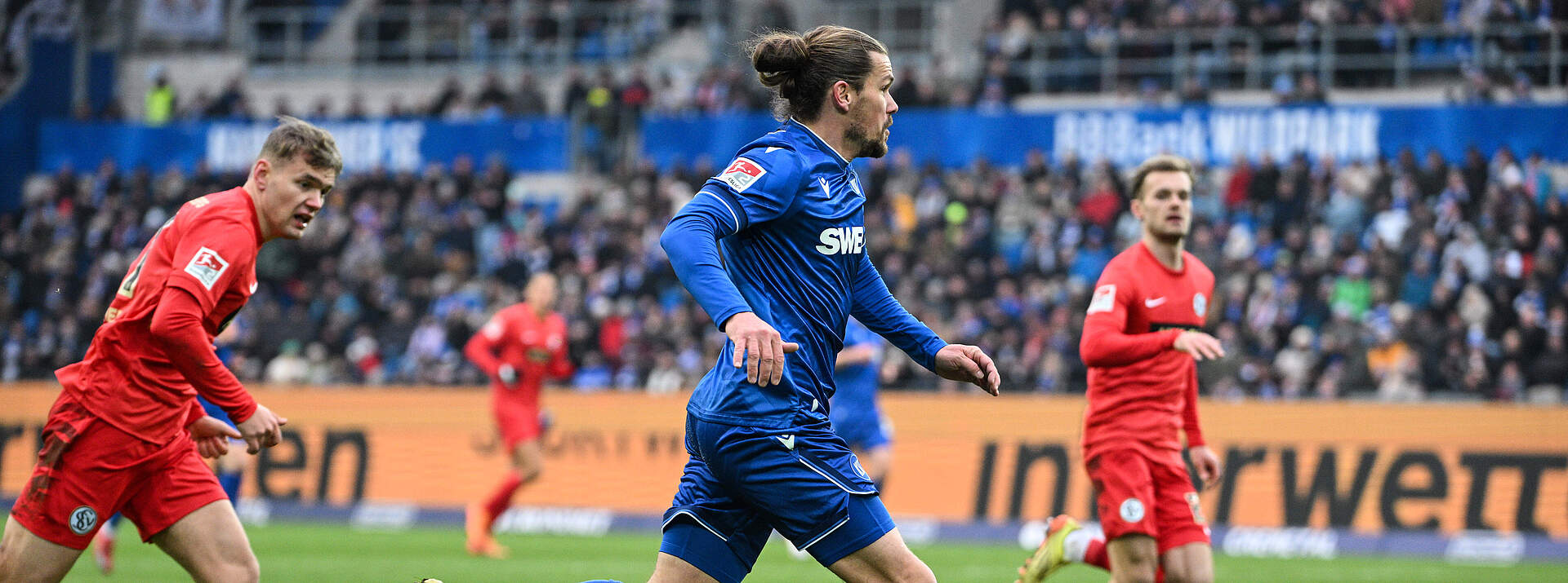 Sebastian Jung am Ball