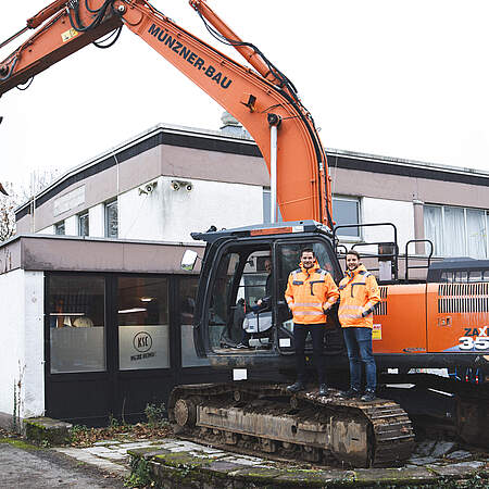Michael Becker und Fabian Rimoldi auf dem Gelände