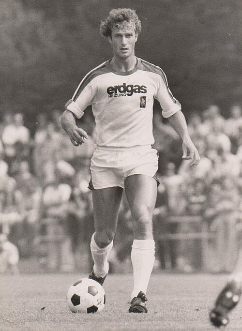 Rainer Bonhof am Ball