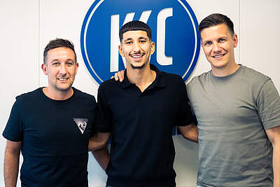 Pascal Huber, Houssam Arbai und Thomas Konrad nach der Unterschrift