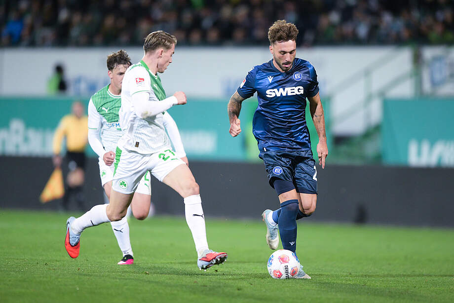 Fabian Schleusener im Dribbling