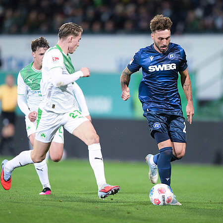 Fabian Schleusener im Dribbling