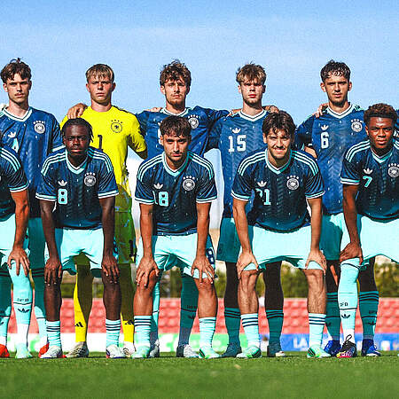 Mannschaftsfoto U20 DFB gegen England