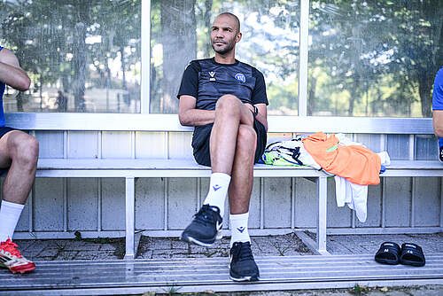 Daniel Gordon sitzt auf der Trainerbank