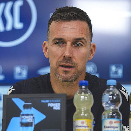 Eichner bei der Pressekonferenz