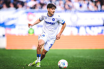 Pinto Pedrosa spielt einen Pass