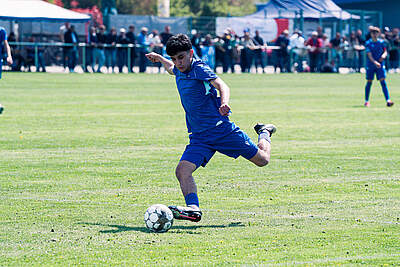Spieler der U15 beim Schuss.