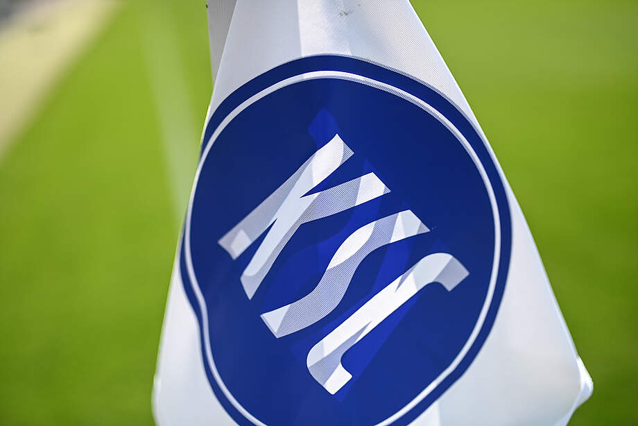 KSC-Wappen an der Eckfahne