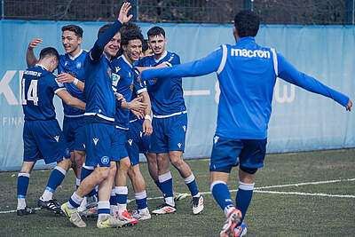Die U19 bejubelt das 1:0 durch Louey Ben Farhat