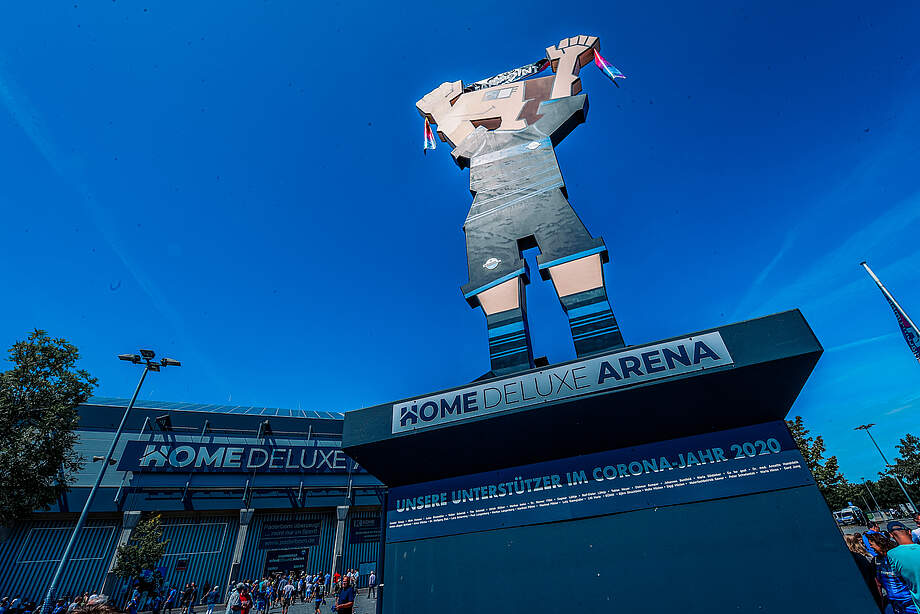 Figur vor dem Paderborner Stadion