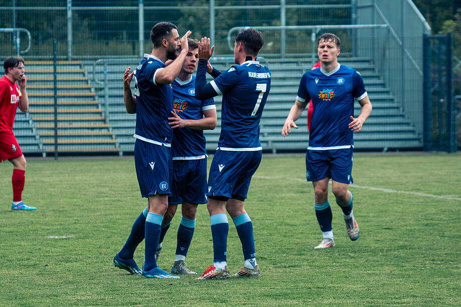 Weizel, Mahle und Ersungur beim Torjubel
