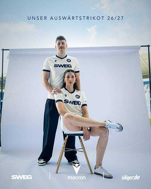Das neue Auswärtstrikot 2026/27 in Off-White und Navy-Blau