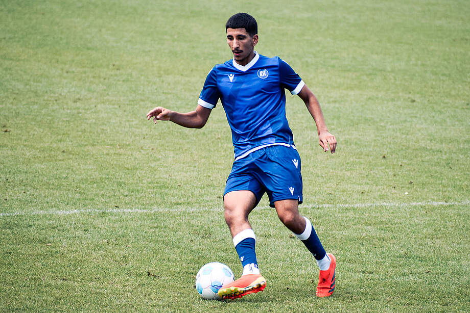 U19-Spieler Houssam Arbai am Ball