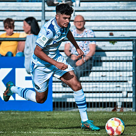 U19-Spieler Firat Alpsoy in Aktion
