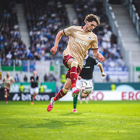 Moritz Broschinski am Ball.