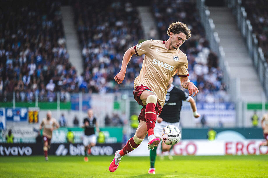 Moritz Broschinski am Ball.