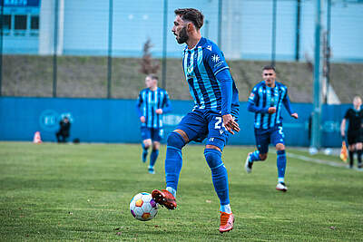 Fabian Schleusener beim Testspiel gegen Ulm in Aktion.
