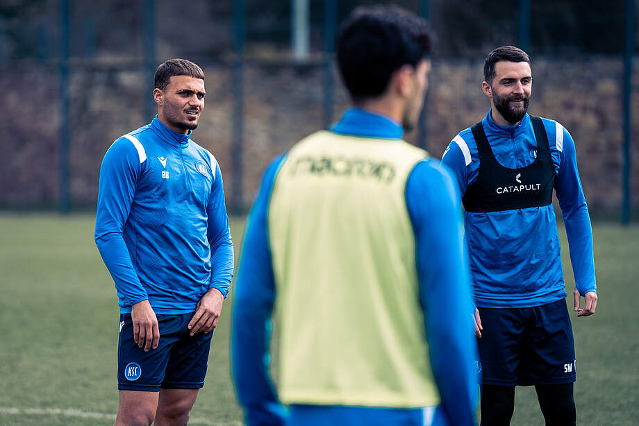 Bekem Can Bicki und Kapitän Sebastian Weizel im Training