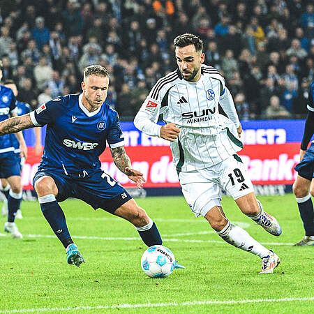 Marcel Franke im Zweikampf mit Kenan Karaman.